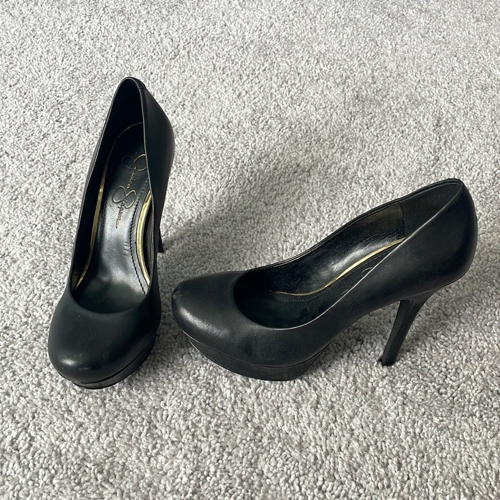 Black Jessica Simpson pump/heel